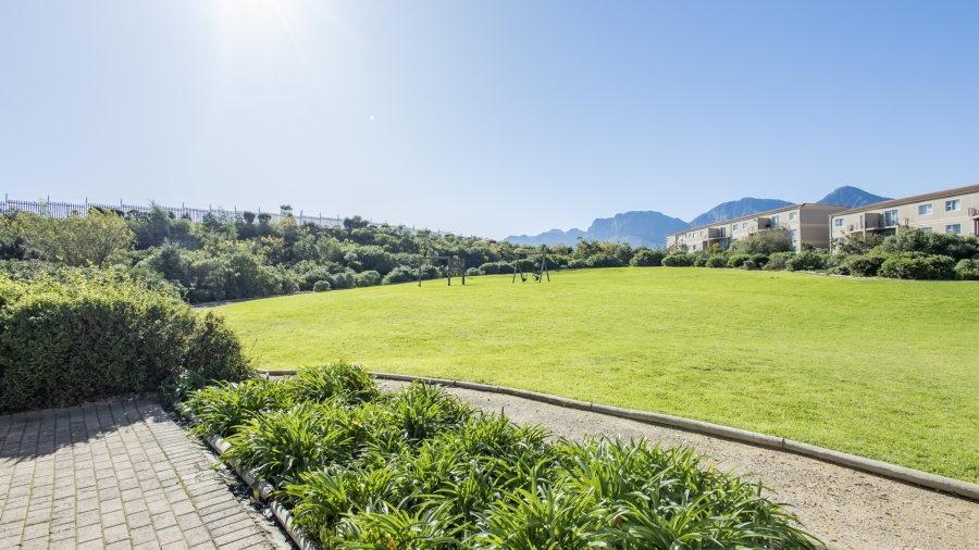 To Let 2 Bedroom Property for Rent in Sir Lowrys Pass Village Western Cape